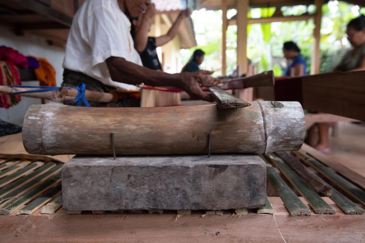 Sheraton Bali Kuta Resort Екстер'єр фото Bamboo being split with a knife