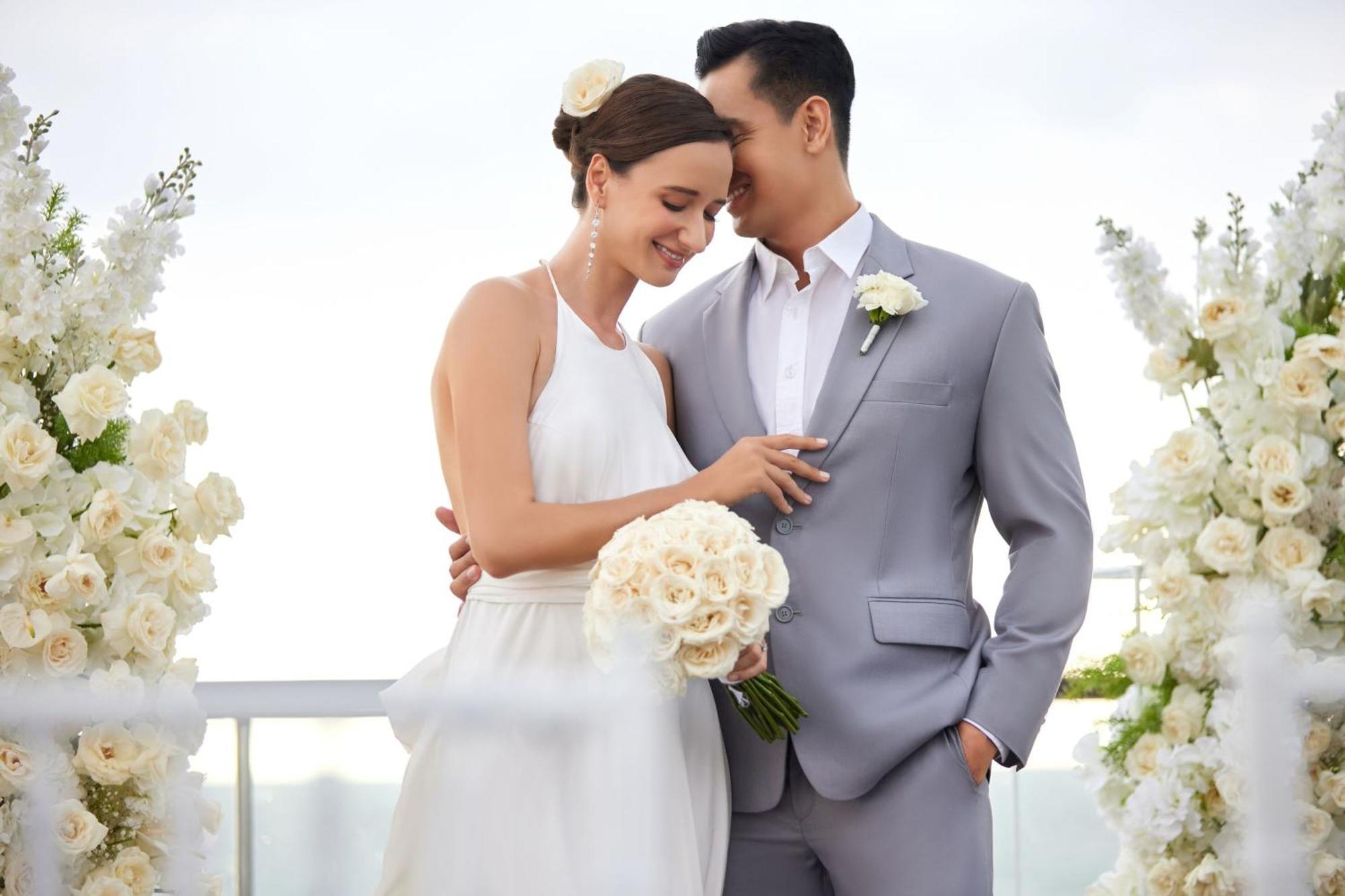 Sheraton Bali Kuta Resort Екстер'єр фото Wedding couple