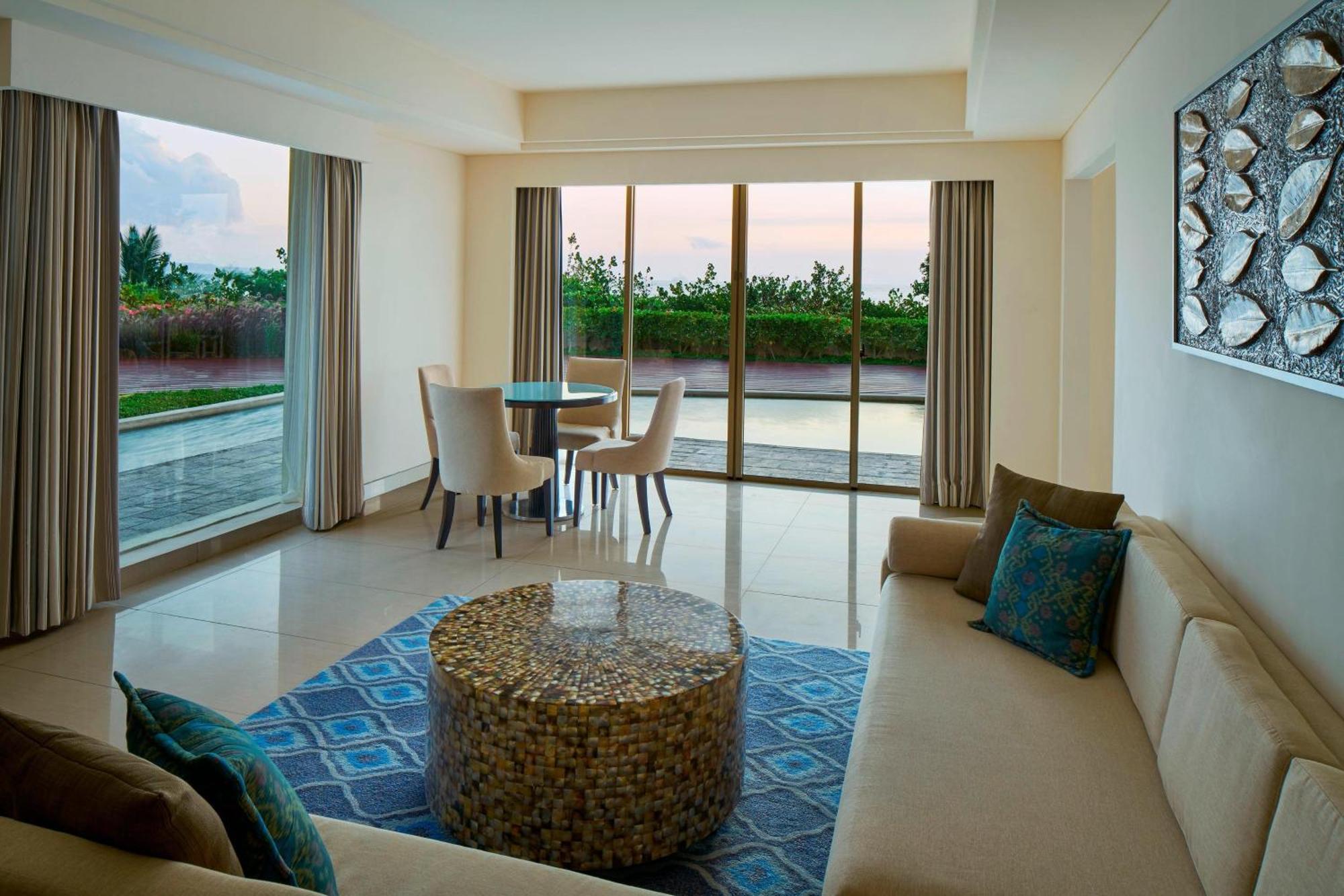 Sheraton Bali Kuta Resort Екстер'єр фото Living room of a suite