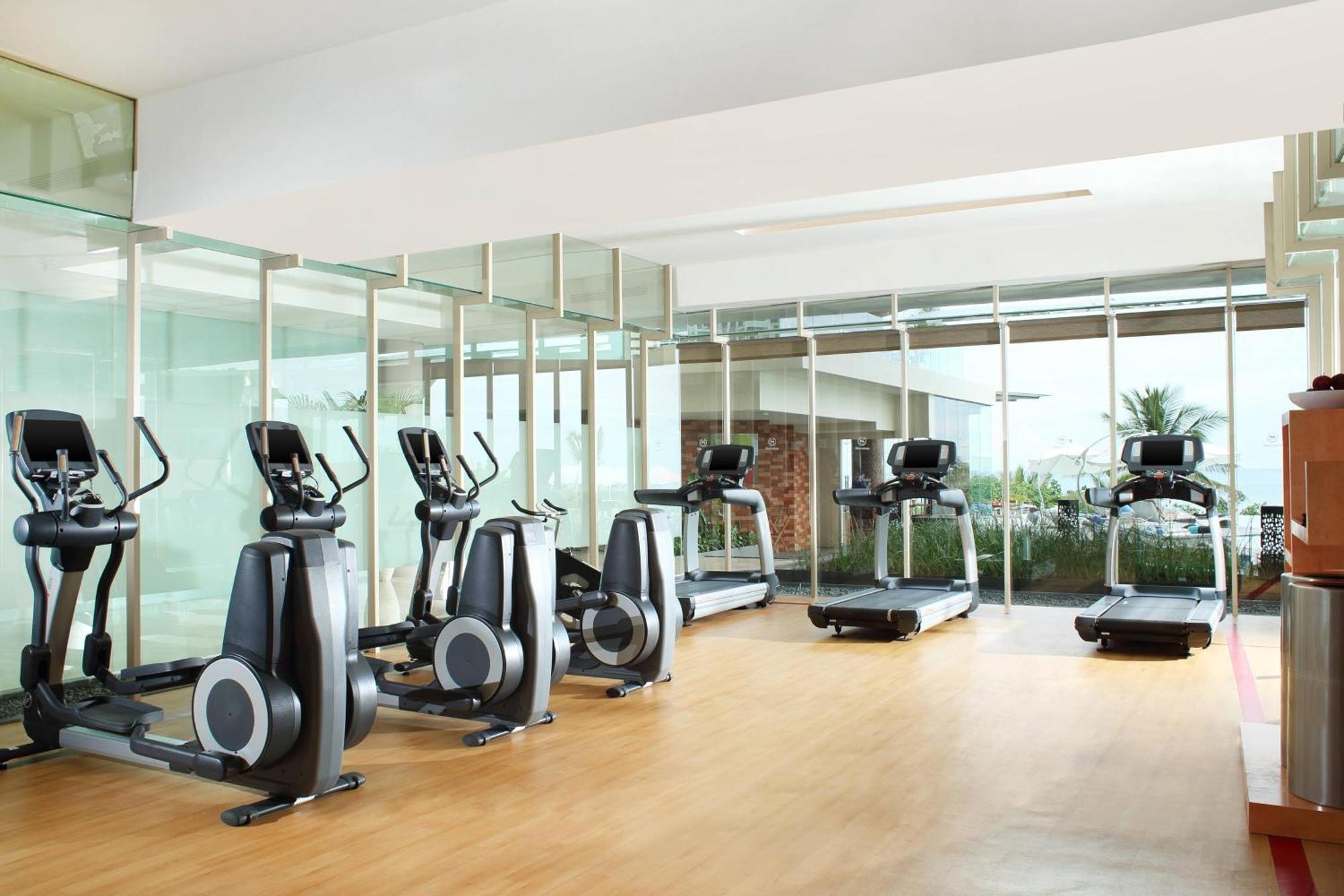 Sheraton Bali Kuta Resort Екстер'єр фото The gym at the hotel