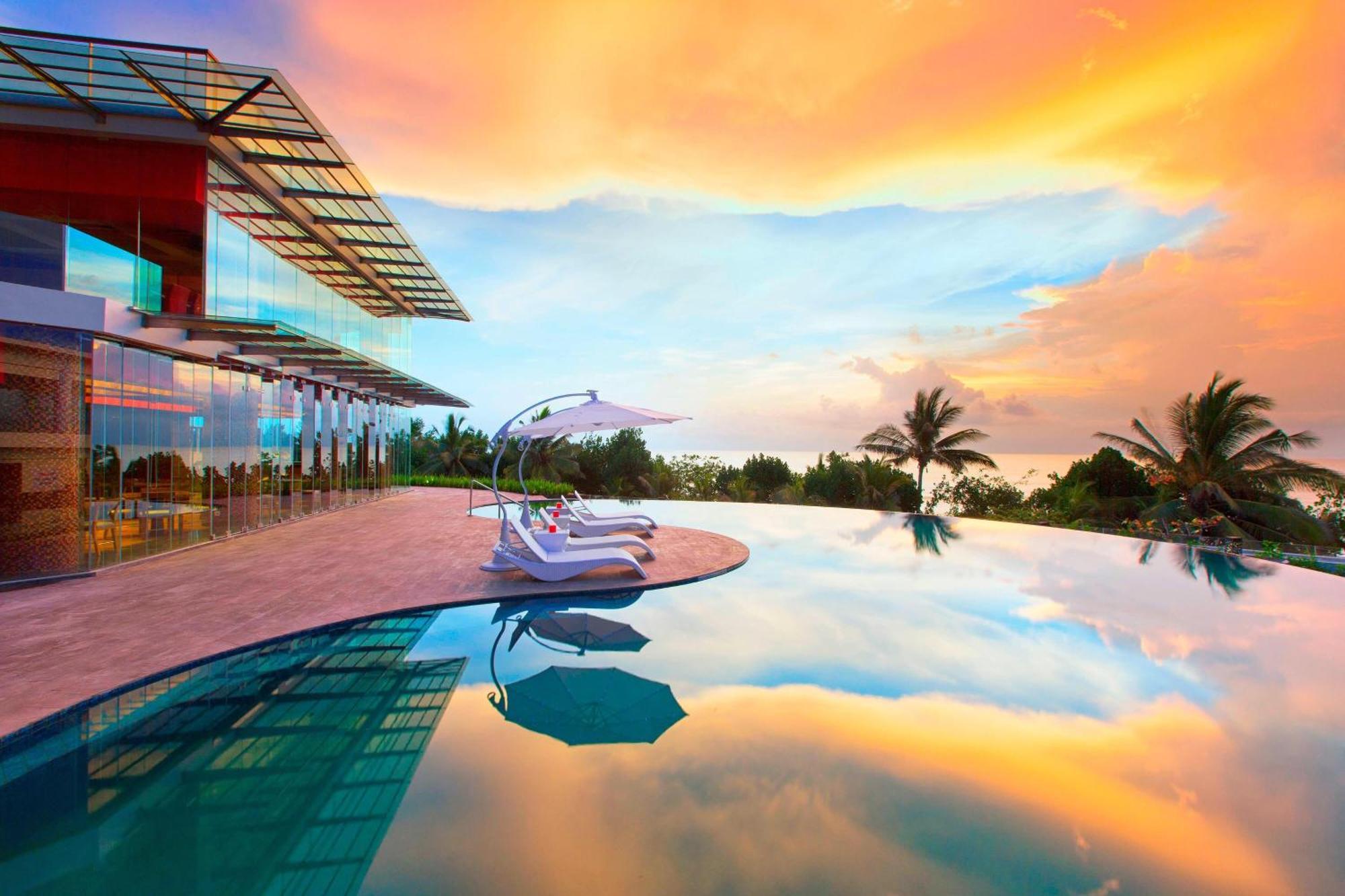 Sheraton Bali Kuta Resort Екстер'єр фото Infinity pool at the Alila Villas Uluwatu, Bali, Indonesia