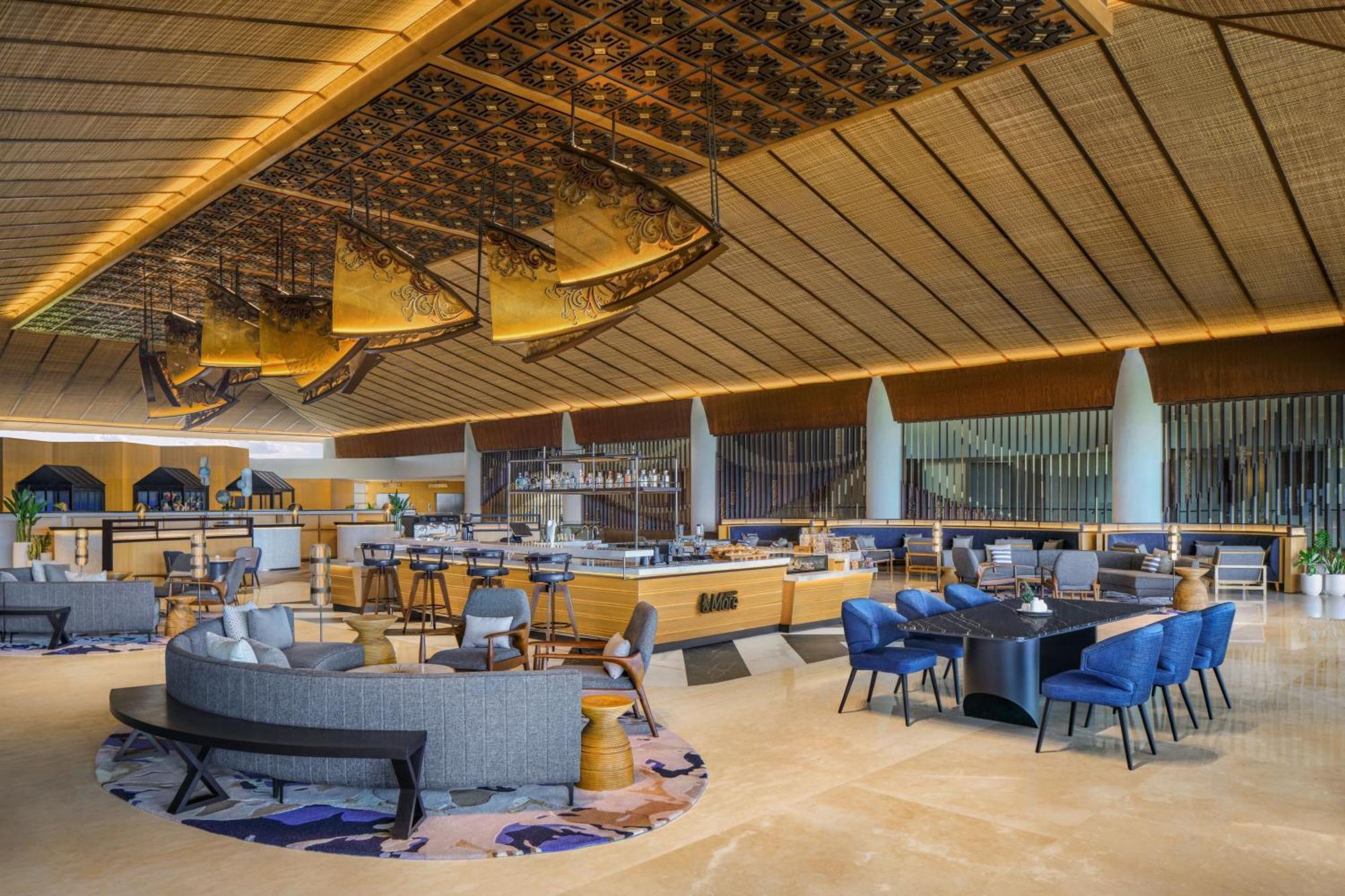 Sheraton Bali Kuta Resort Екстер'єр фото The Lounge at the airport