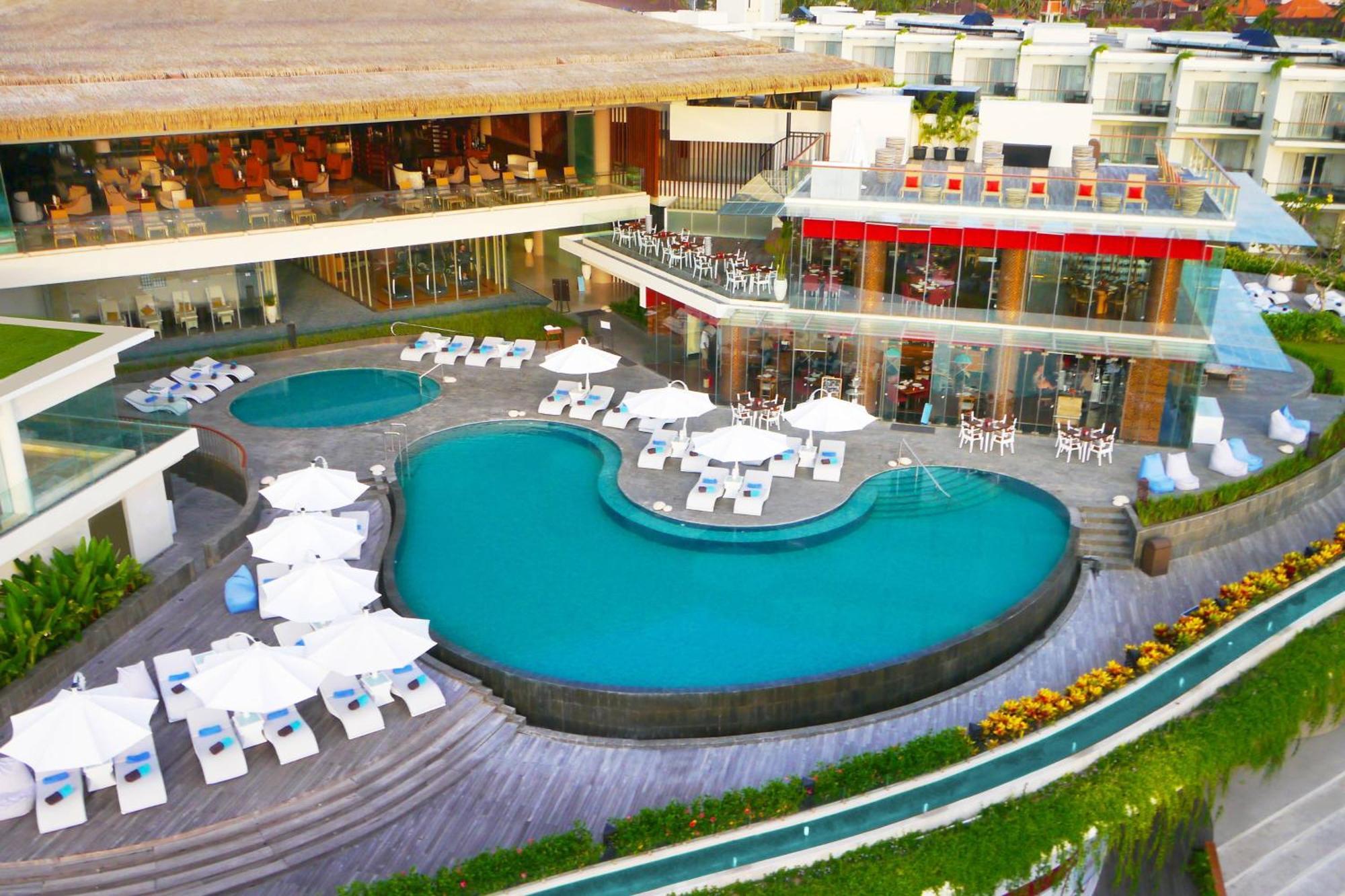 Sheraton Bali Kuta Resort Екстер'єр фото The pool at the W Hotel