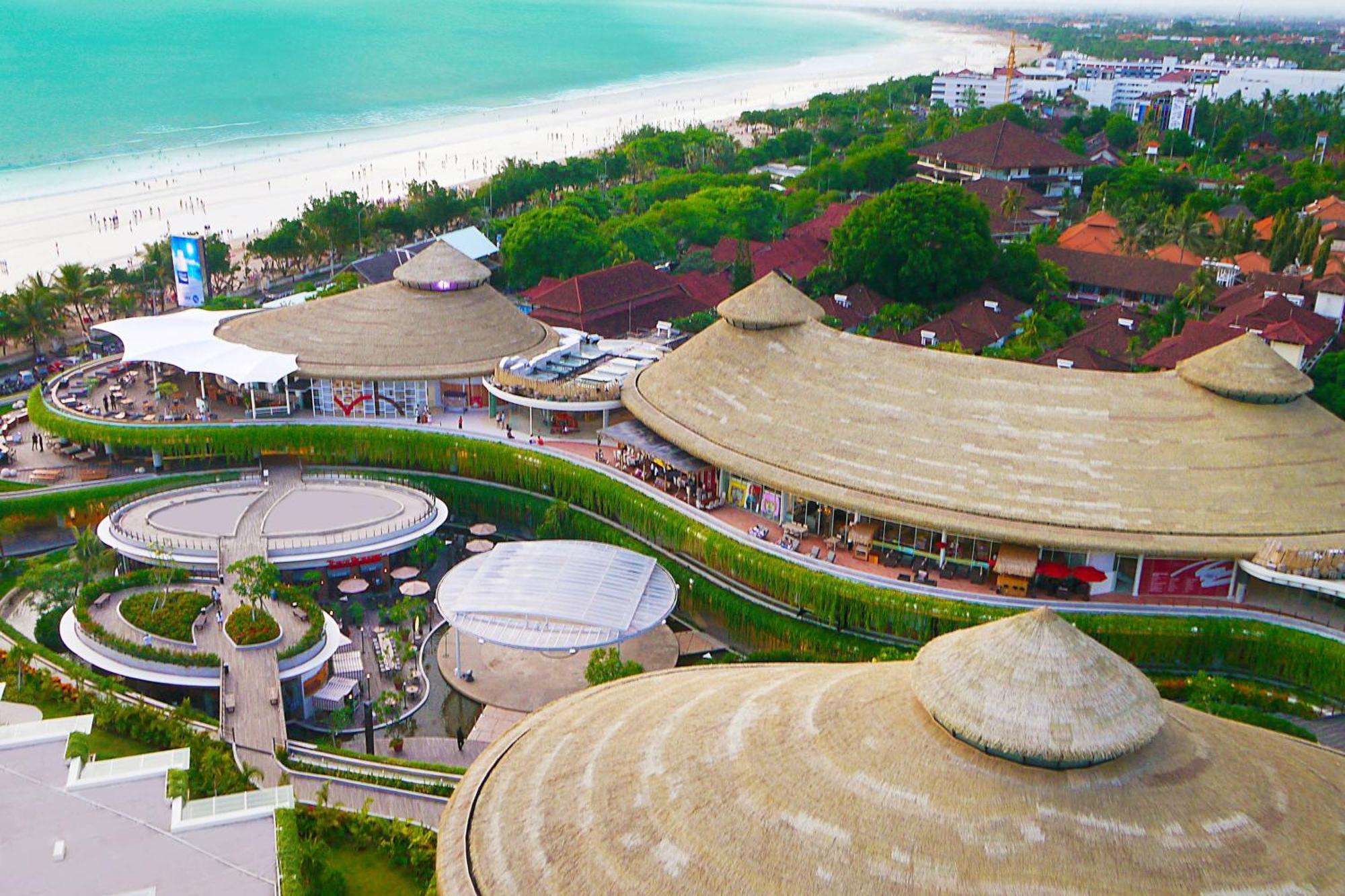 Sheraton Bali Kuta Resort Екстер'єр фото The resort's shopping mall, the Village